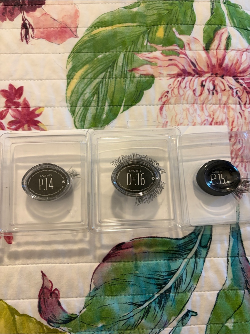 LASHIFY Lashes - Picture 3 of 4